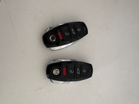 Used 2017 Volkswagen Touareg Wolfsburg Edition image 16