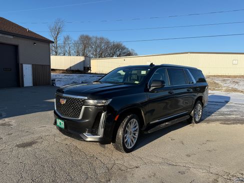 Used 2023 Cadillac Escalade ESV Luxury image 8
