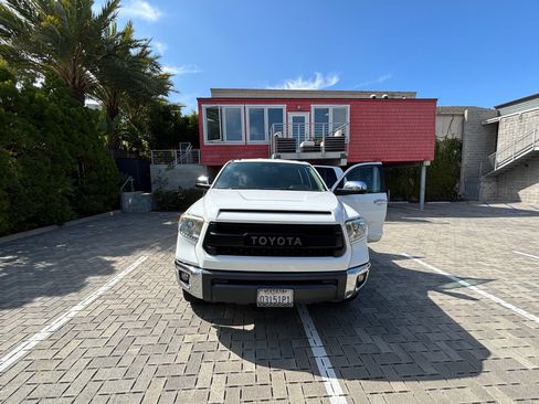 Used 2014 Toyota Tundra Limited w/ Limited Premium Package AWD/4WD image 10