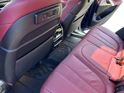 Used 2022 BMW X6 xDrive40i w/ M Sport Package AWD/4WD image 14