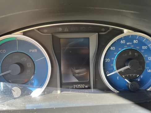 Used 2016 Toyota Camry XLE image 8