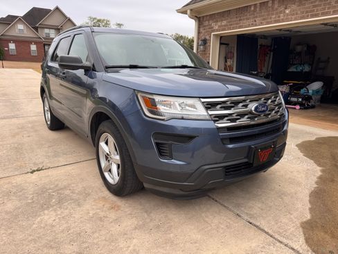 Used 2018 Ford Explorer FWD image 2
