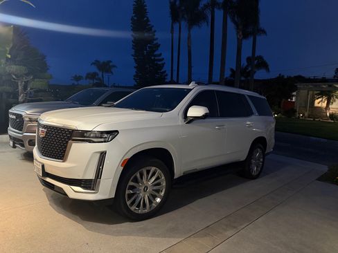 Used 2023 Cadillac Escalade Premium Luxury image 4