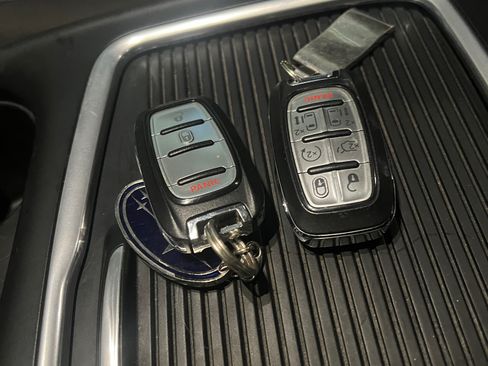 Used 2018 Chrysler Pacifica LX image 11