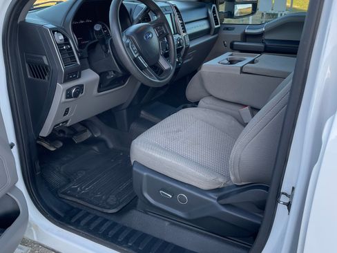 Used 2019 Ford F350 XLT w/ XLT Premium Package image 6