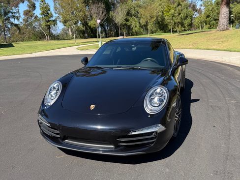 Used 2016 Porsche 911 Carrera 4 Black Edition image 2
