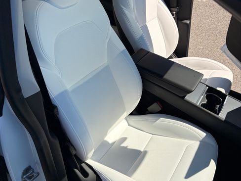 Used 2026 Tesla Model Y Long Range RWD image 17