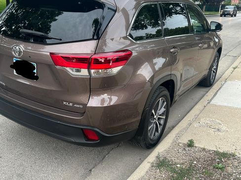 Used 2018 Toyota Highlander XLE AWD/4WD image 8