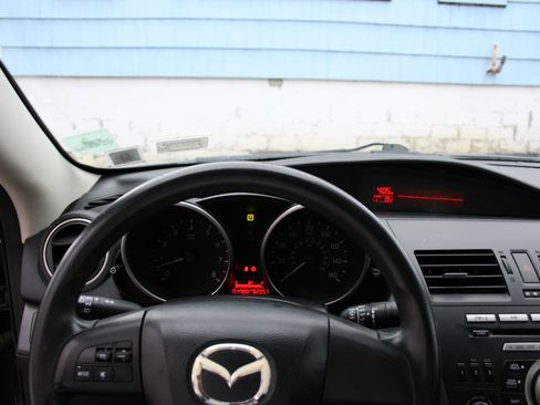 Used 2011 MAZDA MAZDA3 i Sport image 24