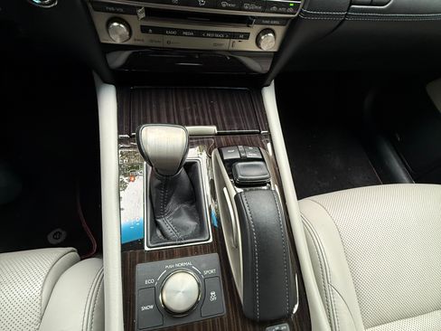 Used 2016 Lexus LS 460 AWD w/ Comfort Package image 8