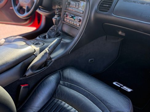 Used 2003 Chevrolet Corvette Coupe RWD image 5