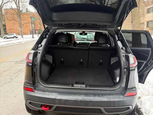 Used 2019 Jeep Cherokee Trailhawk image 13
