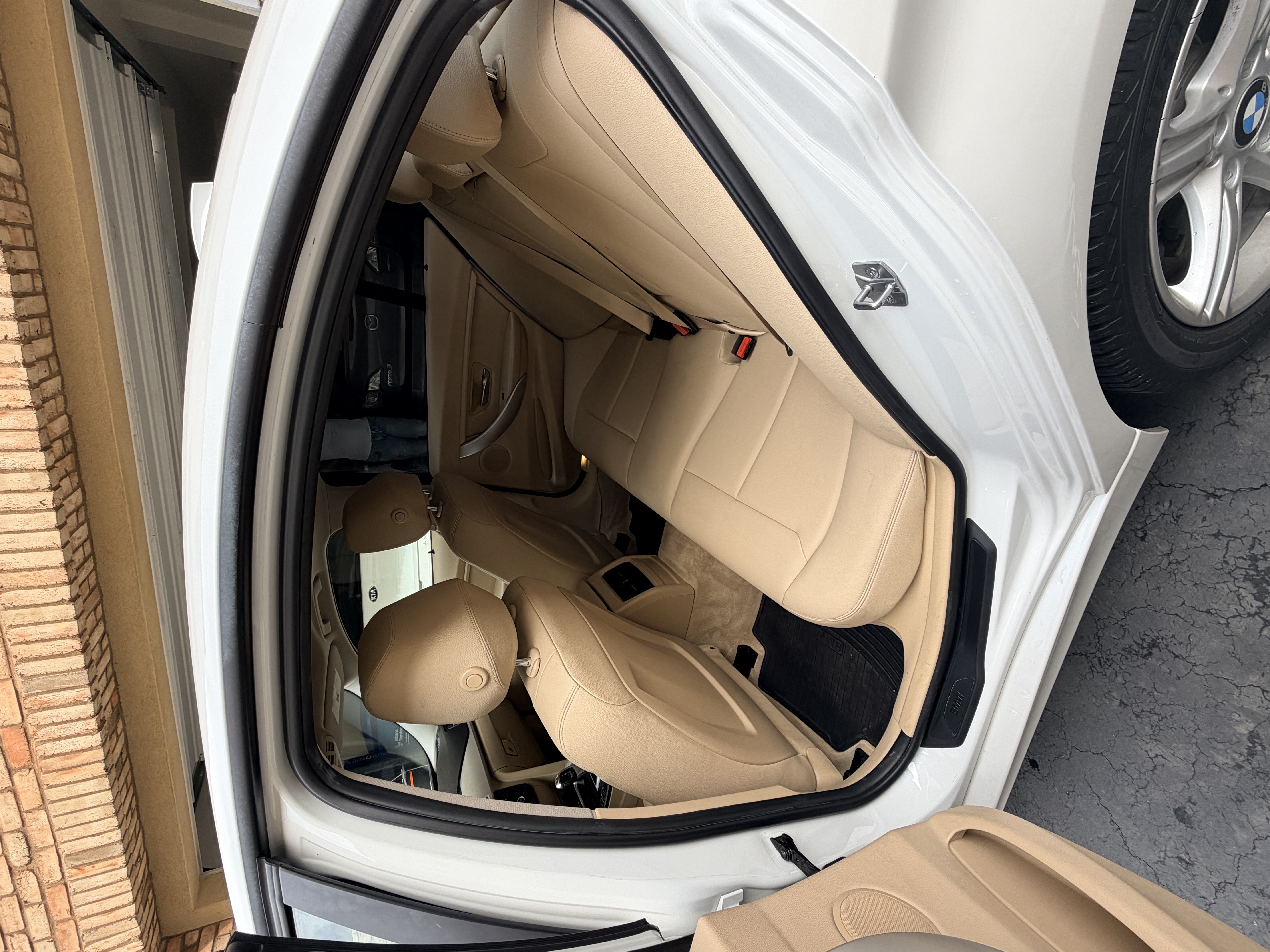 Used 2015 BMW 320i Sedan RWD image 11