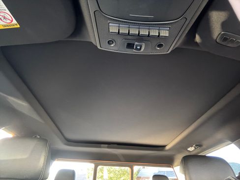 Used 2022 Ford F250 Lariat w/ Black Appearance Package image 22