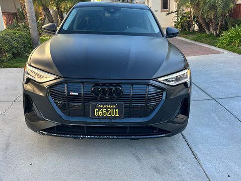 Used 2022 Audi e-tron Premium Plus w/ Premium Plus Package AWD/4WD image 8