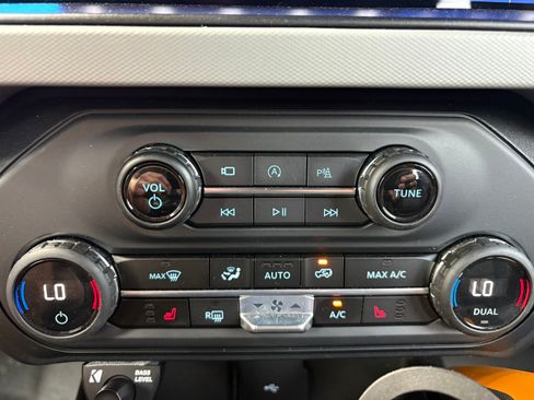 Used 2023 Ford Bronco Badlands w/ Sasquatch Package AWD/4WD image 12