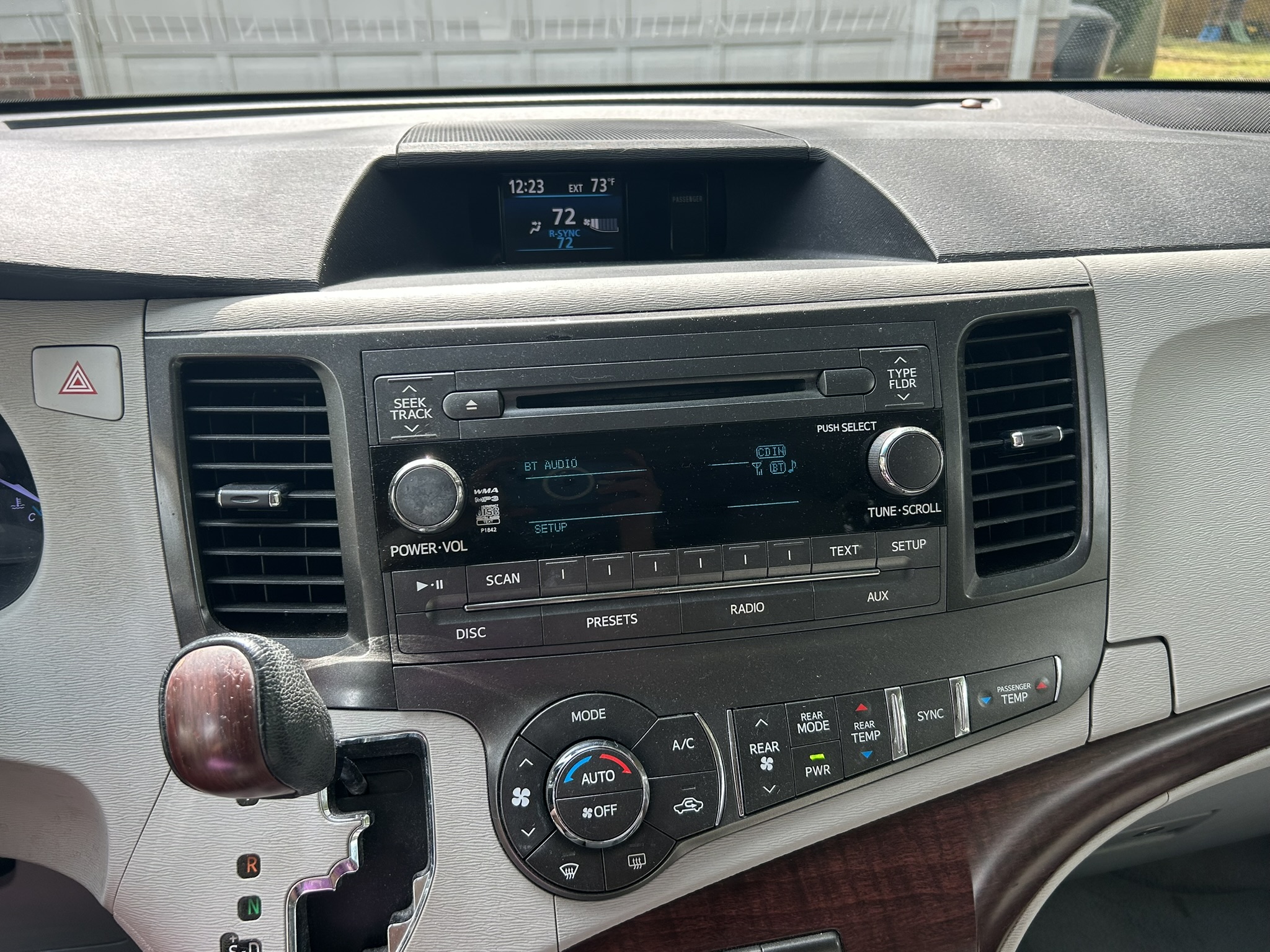 Used 2011 Toyota Sienna XLE FWD image 14