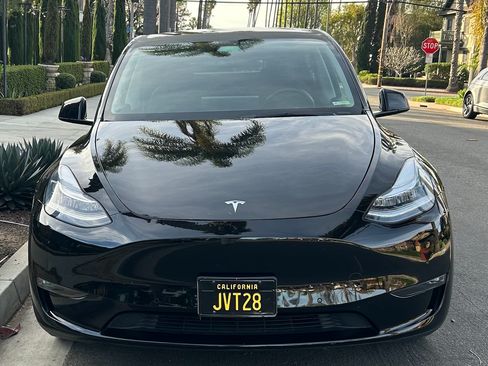 Used 2021 Tesla Model Y Long Range image 5
