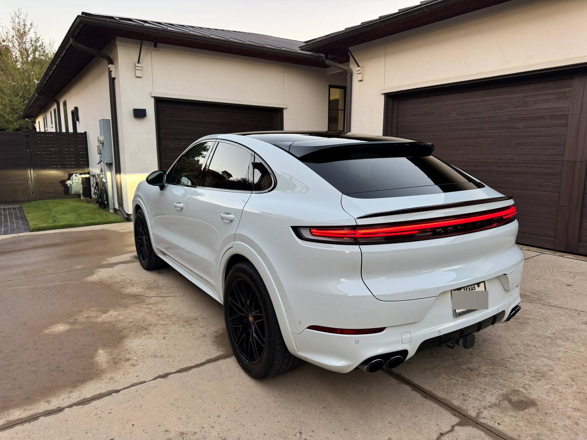 Used 2024 Porsche Cayenne S AWD/4WD image 8