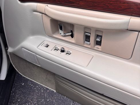 Used 1996 Cadillac De Ville Sedan FWD image 20