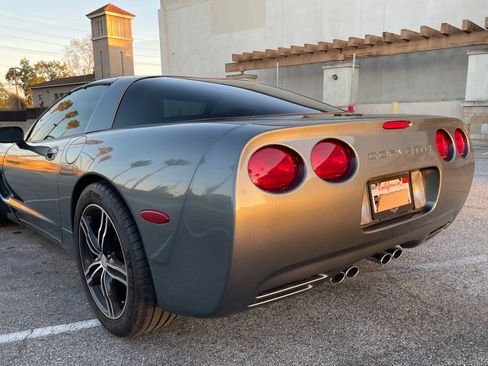 Used 2004 Chevrolet Corvette Coupe 2D w/ Preferred Equipment Group image 11