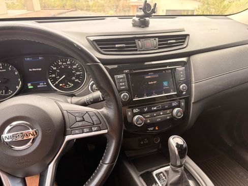 Used 2020 Nissan Rogue SV AWD/4WD image 9