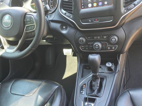 Used 2020 Jeep Cherokee Latitude Plus w/ Comfort/Convenience Group FWD image 13