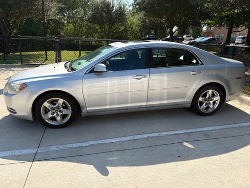 Used 2010 Chevrolet Malibu LT w/ Power Convenience Package FWD image 2