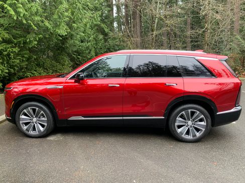 Used 2026 Cadillac Vistiq Luxury image 4