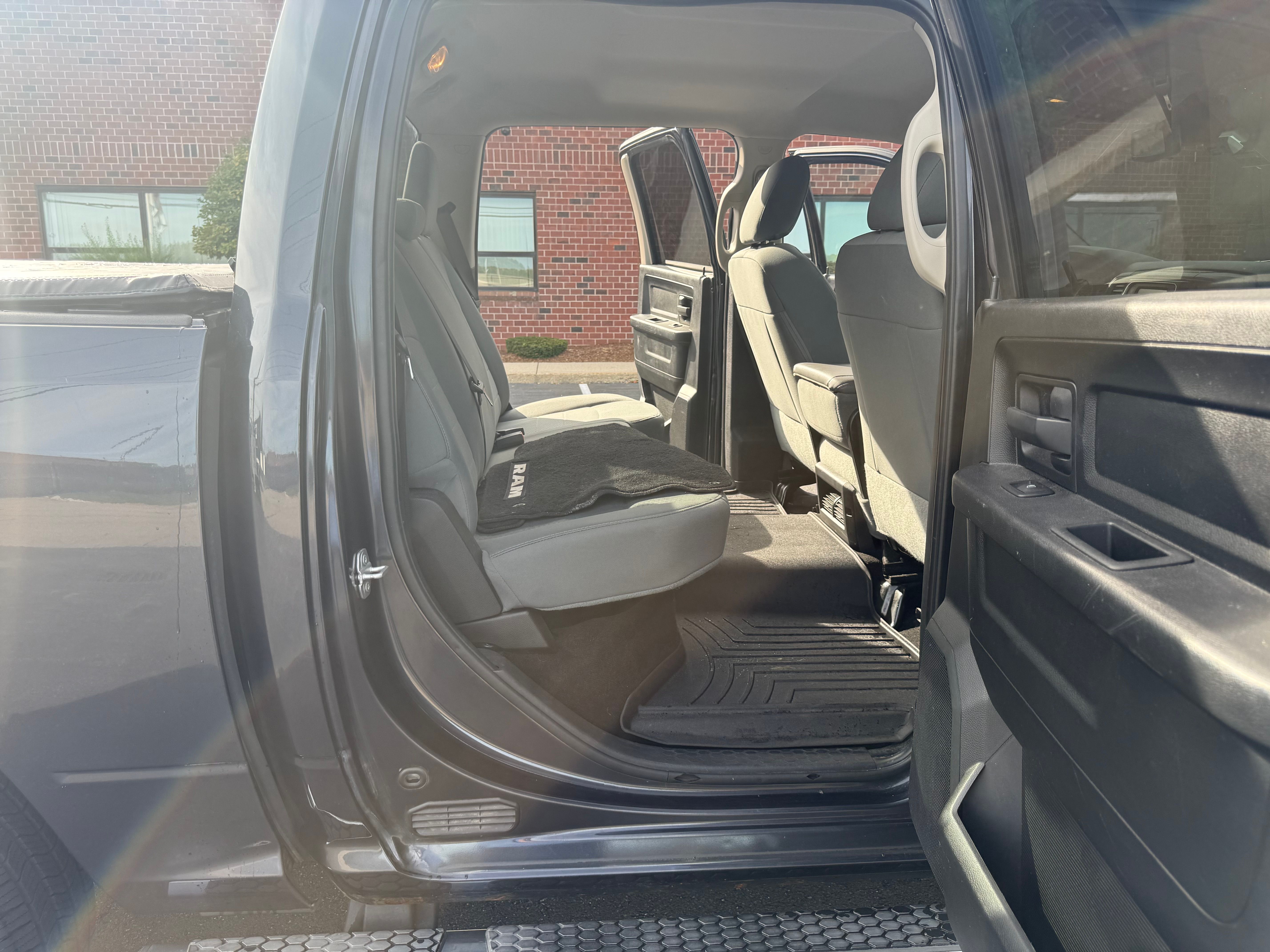 Used 2015 RAM 1500 Express AWD/4WD image 14