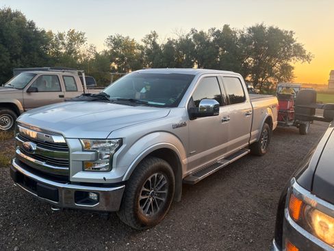 Used 2017 Ford F150 Lariat image 2
