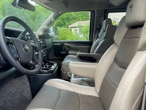 Used 2022 Chevrolet Express 2500 Extended w/ Enhanced Convenience Package image 13