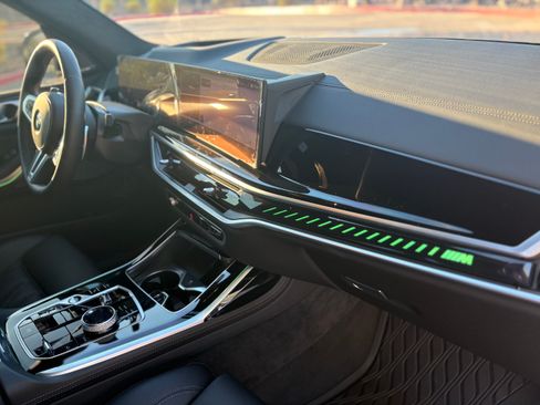 Used 2025 BMW X7 M60i w/ M Sport Professional Package image 31