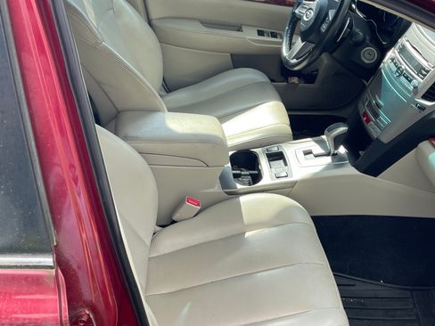 Used 2011 Subaru Outback 2.5i Limited w/ PWR Moonroof Pkg image 4