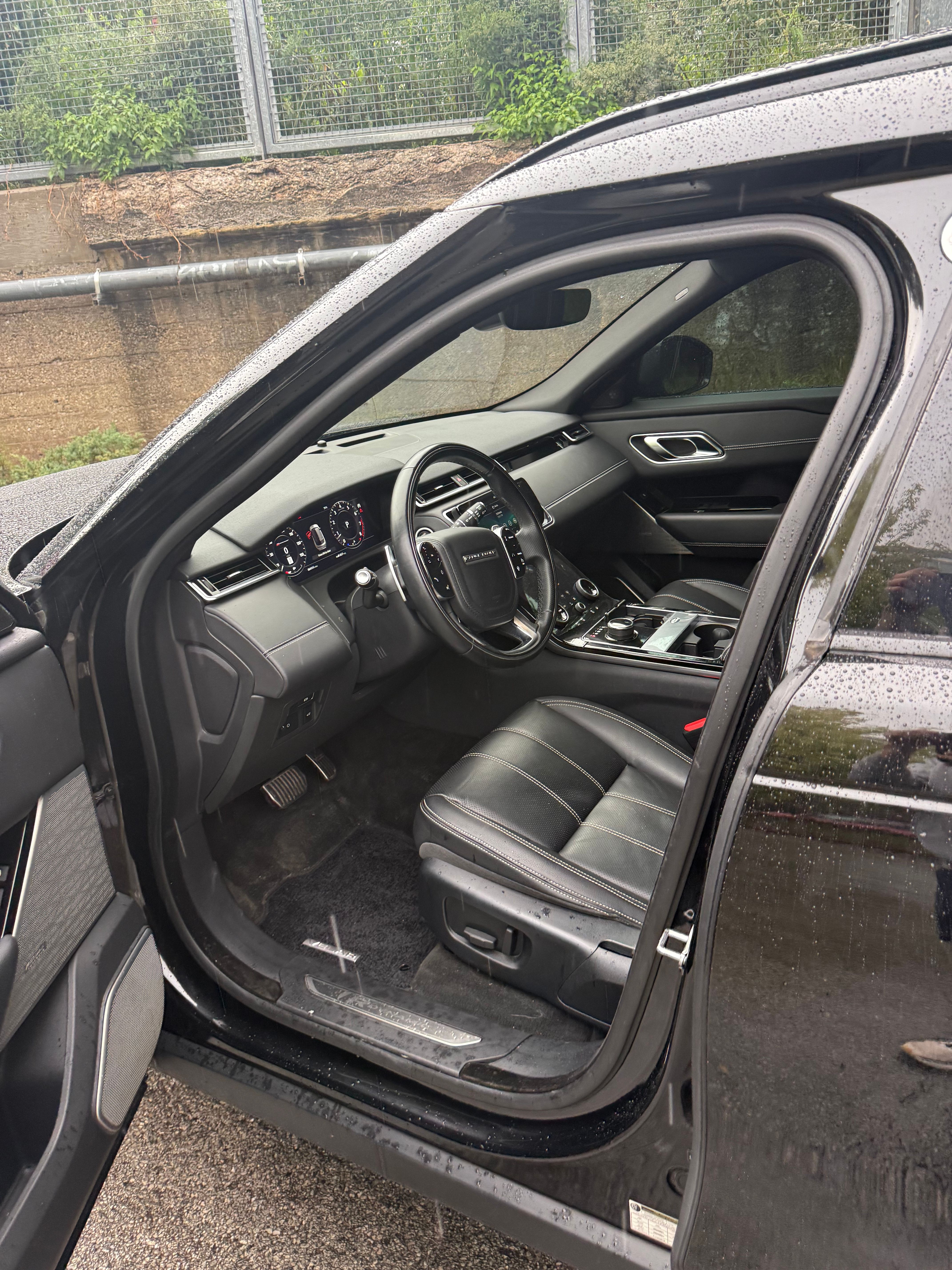 Used 2019 Land Rover Range Rover Velar R-Dynamic SE AWD/4WD image 12