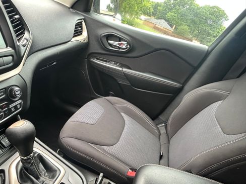 Used 2015 Jeep Cherokee Latitude w/ Comfort/Convenience Group FWD image 16