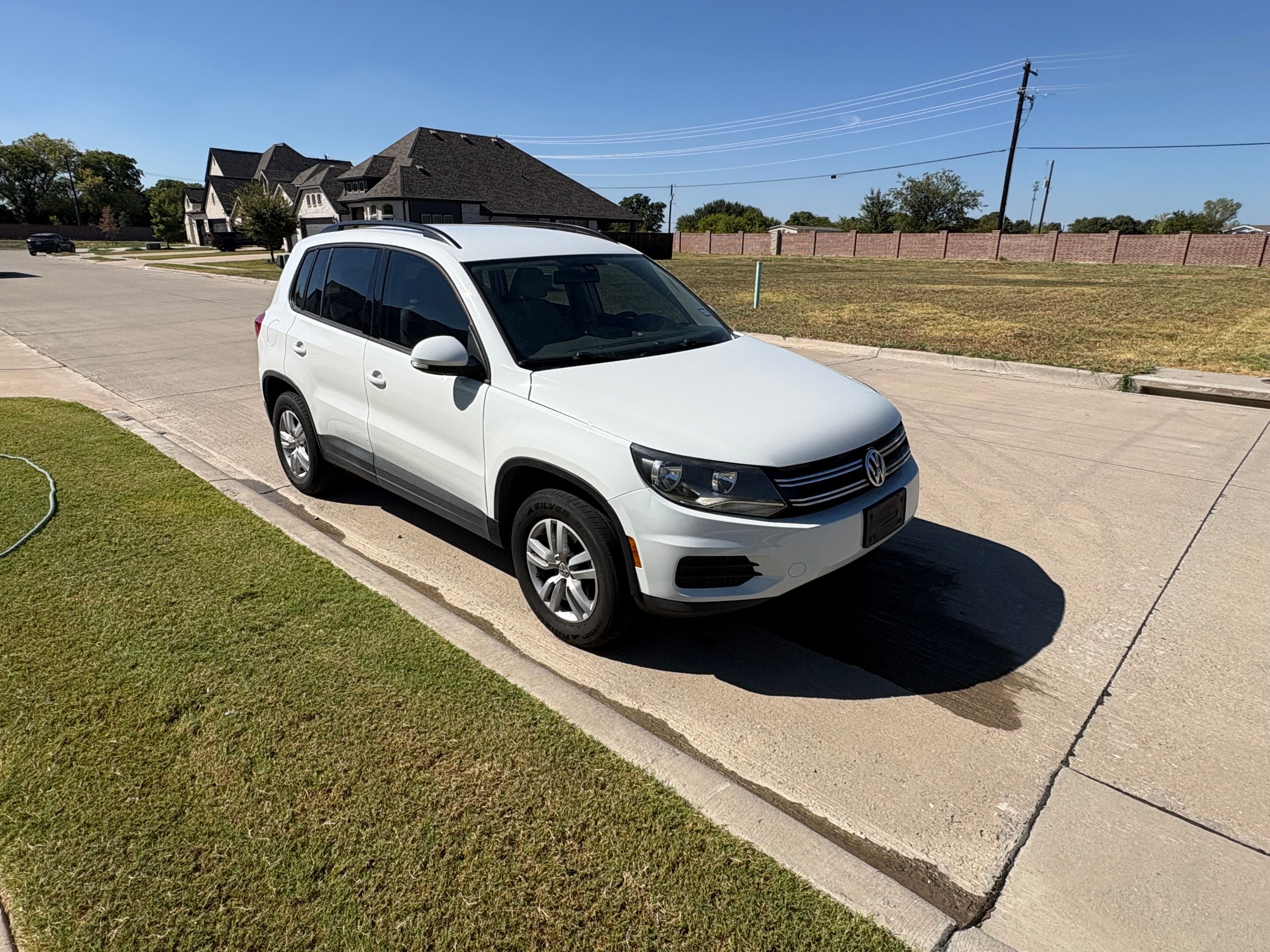 Used 2016 Volkswagen Tiguan S FWD image 1