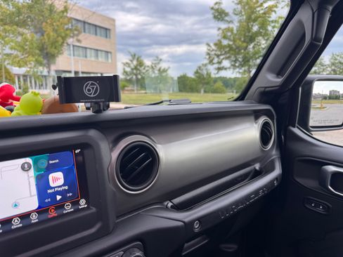 Used 2019 Jeep Wrangler Unlimited Sport S AWD/4WD image 23