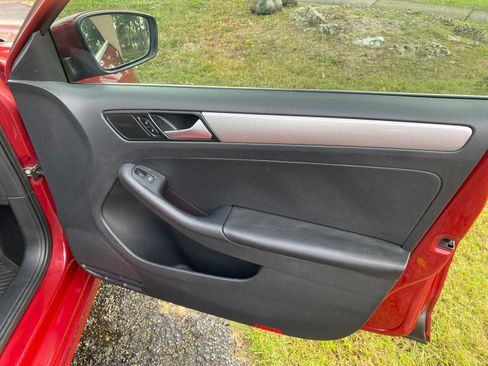 Used 2017 Volkswagen Jetta S image 17