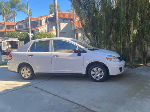 Used 2011 Nissan Versa Sedan image 1