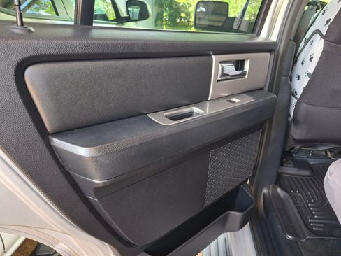 Used 2017 Ford Expedition XLT image 14