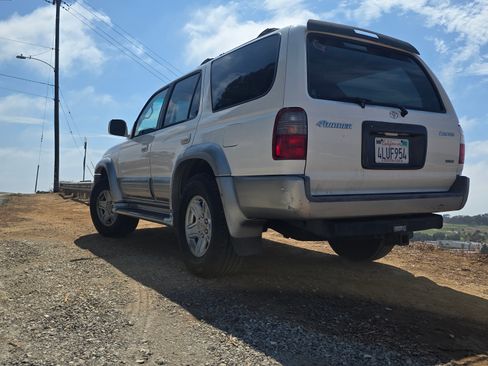 Used 2000 Toyota 4Runner Limited RWD image 2