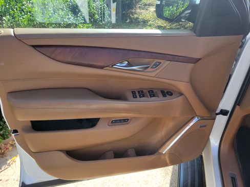 Used 2016 Cadillac Escalade ESV Platinum image 24