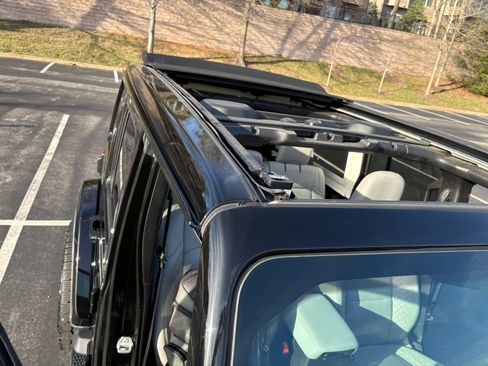 Used 2023 Jeep Wrangler Unlimited Sahara image 13