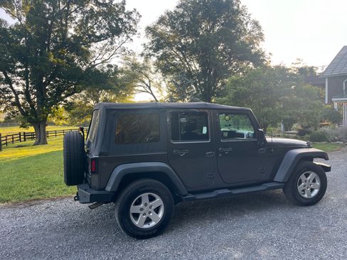 Used 2016 Jeep Wrangler Unlimited Sport w/ Quick Order Package 24S AWD/4WD image 4