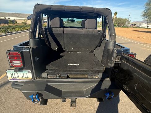 Used 2013 Jeep Wrangler Unlimited Sport image 2