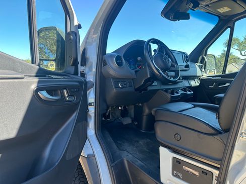 Used 2022 Mercedes-Benz Sprinter 2500 image 19