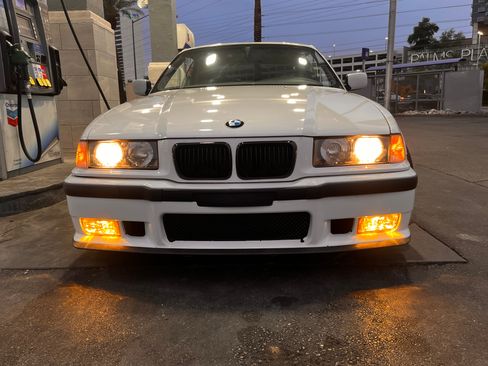 Used 1997 BMW 328i Convertible image 4
