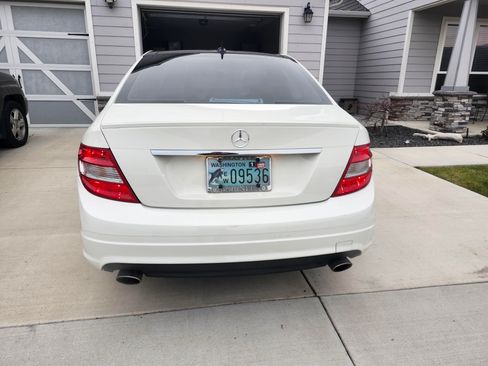 Used 2011 Mercedes-Benz C 300 4MATIC Sedan image 4