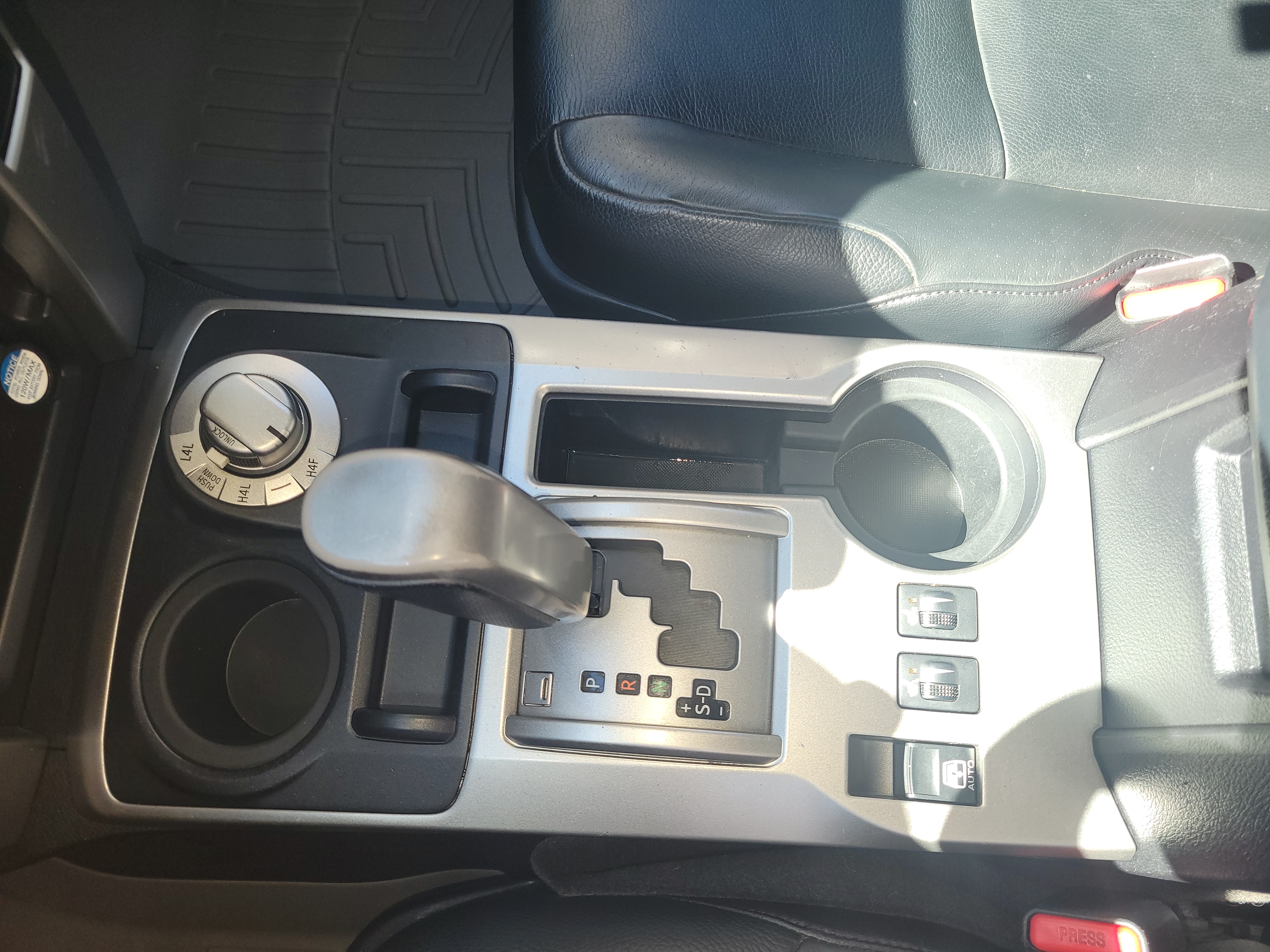 Used 2010 Toyota 4Runner Limited AWD/4WD image 9